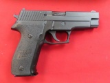 Sig Sauer P226 9mm semi auto pistol, 3 Mags, hard case | U620155, tag#2312