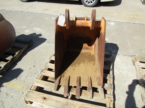 24" HD Backhoe Bucket / 50 MM Pins