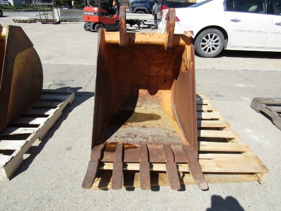 24" HD Backhoe Bucket / 50 MM Pins