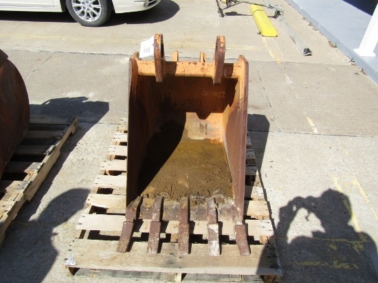 24" HD Backhoe Bucket / 50 MM Pins