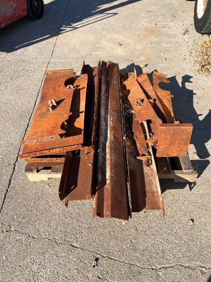 (10) 18" x 10', (11) 12" x 9'6", (9) 8" x 9'6" + Pallet of Misc. 5-Pocket Steel Flex Forms. Located