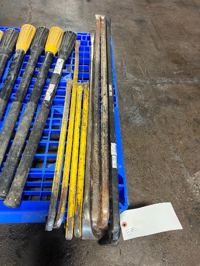 (8) Miscellaneous Length Crow Bars. Located in Mt. Pleasant, IA
