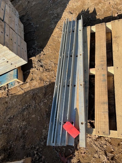 (6) 4' L corner, Western Aluminum Concrete Forms, Smooth, 6-12 Hole Pattern, Located in Latham, NY.