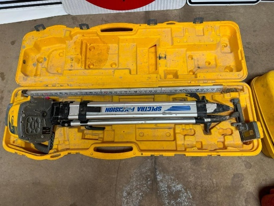 Spectra Precision LL300N Laser Leveling Kit