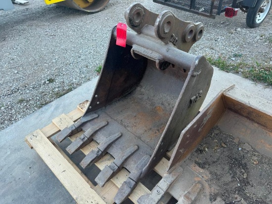 24" Excavator Digging Bucket