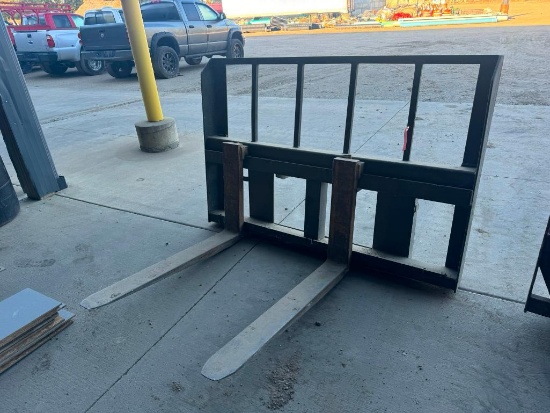 Skid Steer Pallet Fork Attachment
