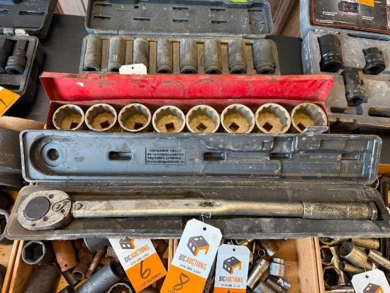 Pittsburgh 3/4" Torque Wrench with 3/4" Sockets, 2-1/16 to 2-1/2"