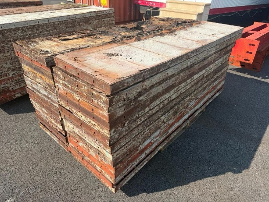 (30) 24 in x 8 ft Symons Steel-ply Concrete Forms