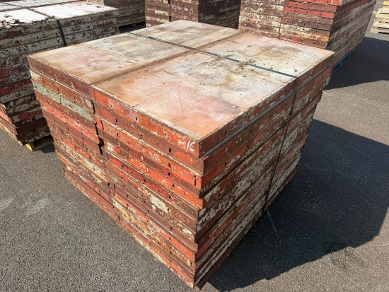 (30) 24 in x 4 ft Symons Steel-ply Concrete Forms