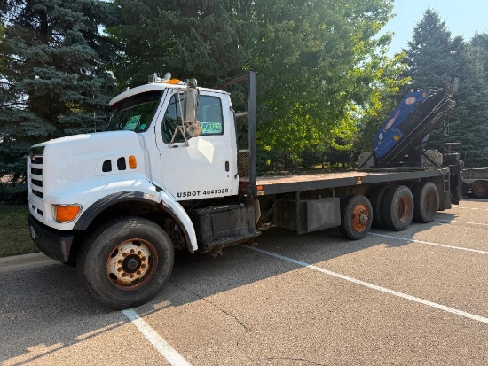 2004 PM 34 Knuckle Boom Crane Mounted on 1999 Sterling L9501 8x4 Truck