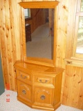 Hutch with attached Mirror
