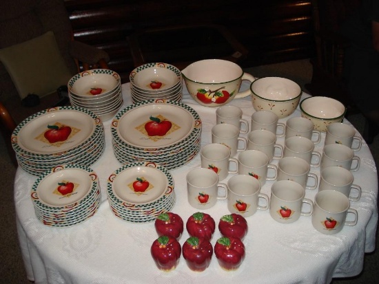 Sixteen Placement Apple Themed Gibson Housewares China