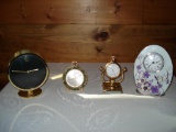 Assorted vintage desktop clocks