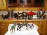 Assorted Pots/Pans/Kitchen Utensils