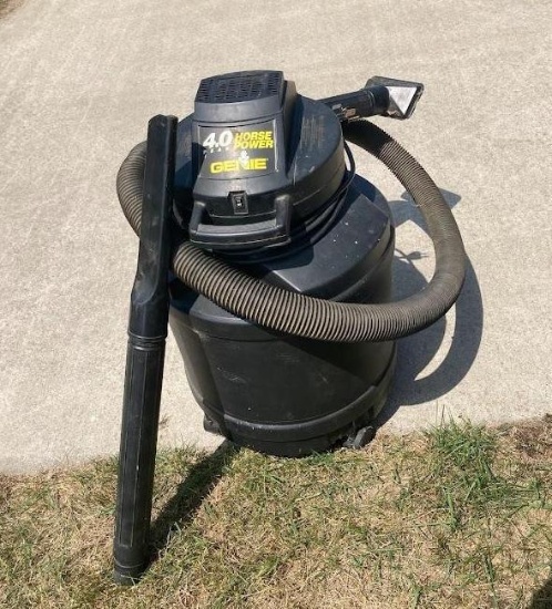 Genie 4.Ohp Shop Vacuum W/Attachments.