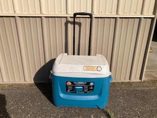 IGLOO 62 QUART ICE CHEST ON WHEELS... - NO SHIPPING AVAILABLE -