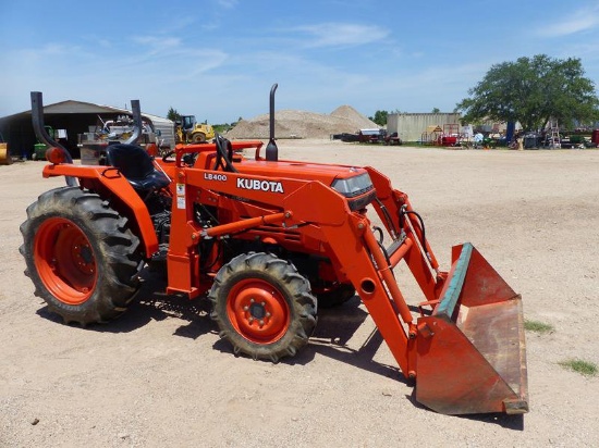 KUBOTA L2350 TRACTOR W/KUBOTA LB400 FE LOADER