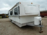 2002 HILO CLASSIC 28' CAMPER TRAILER