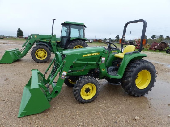 JD 3032 E TRACTOR 4 WD