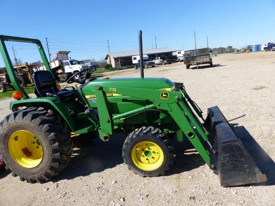 JOHN DEERE 790 TRACTOR W/JOHN DEERE 70 FE LOADER