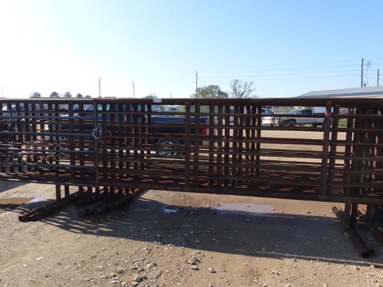 10 24' FREESTANDING PANELS W/1 HAVING A 7' GATE