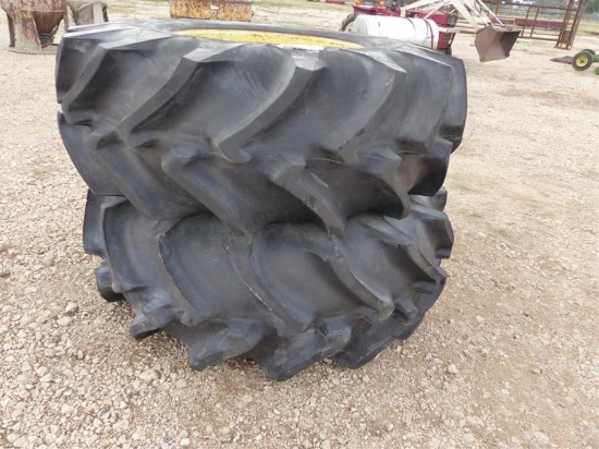 23.1X30 8 PLY TRACTOR TIRES ON JD RIMS
