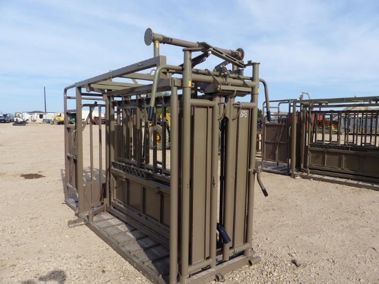 M620 MANUAL SQUEEZE CHUTE AUTO HEADGATE & VET CAGE