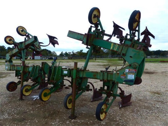 JOHN DEERE 886 NO TILL CULTIVATOR BEDDER