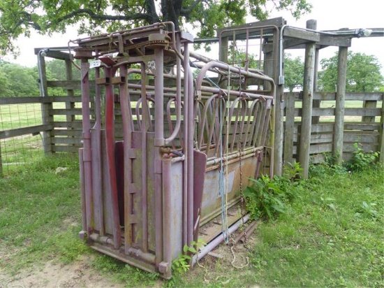 PAUL SQUEEZE CHUTE WITH SELF CATCHING HEAD GATE