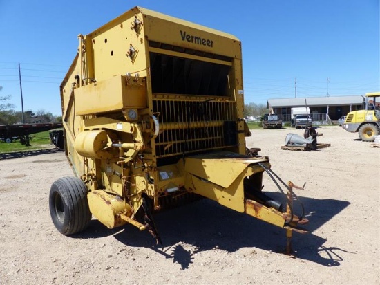 VERMEER 605 SUPER J ROUND BALER