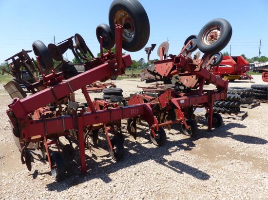 CASE IH 1840 8 ROW CULTIVATOR