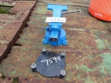 VISE WITH MOUNTING BRACKETS