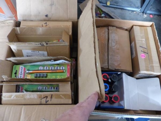2 BOXES TIRE PRESSURE GAUGES, FLASHLIGHTS
