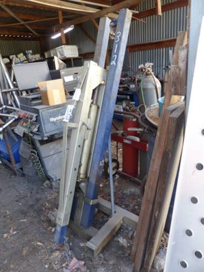 ENGINE HOIST ON CASTERS