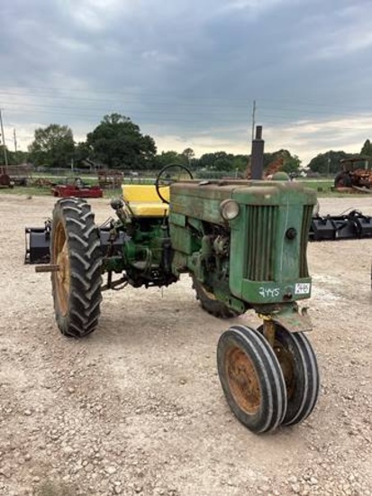 JOHN DEERE MODEL 40 TRACTOR