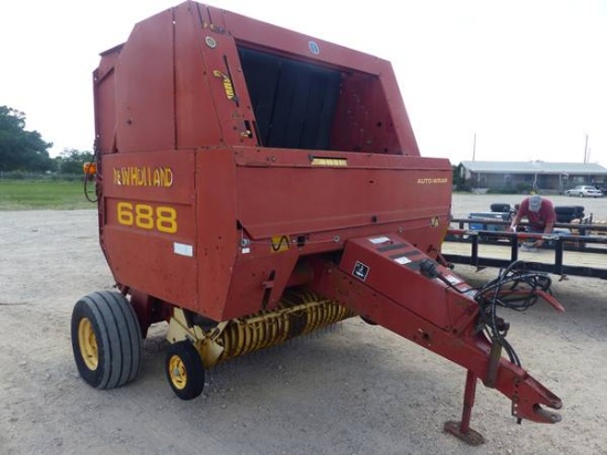 NEW HOLLAND 688 ROUND BALER
