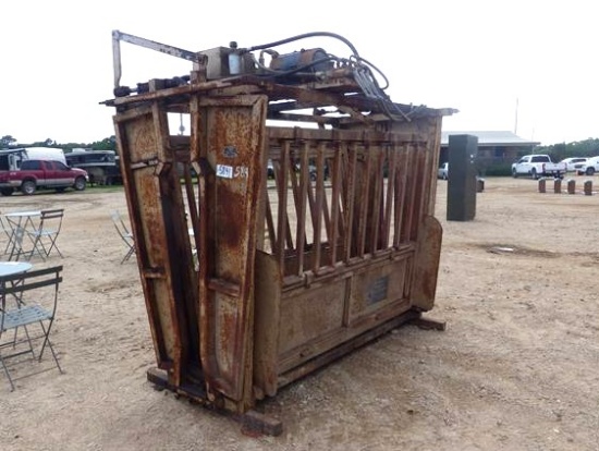 SOUTHWEST LIVESTOCK EQUIPMENT HYDRAULIC SQUEEZE CHUTE