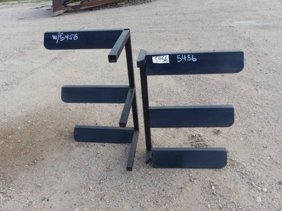 2 HANGING SADDLE RACKS