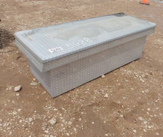 DIAMOND PLATE TRUCK BED TOOL BOX
