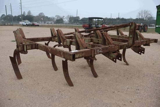 JOHN DEERE 1600 12 SHANK 3PT CHISEL PLOW