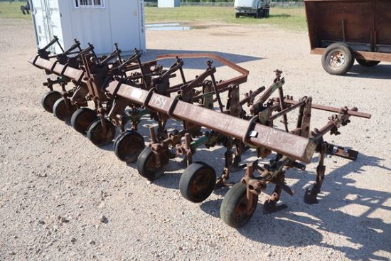 4 ROW CULTIVATOR