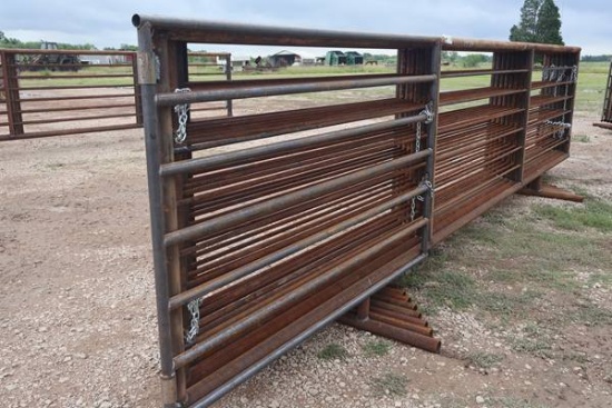 8-24' FREE STANDING PIPE PANELS WITH 1-8' GATE