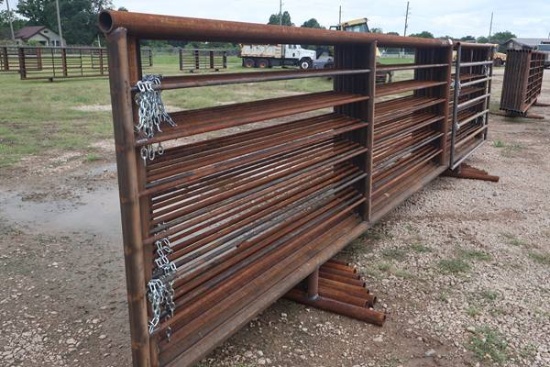 8-24' FREE STANDING PIPE PANELS WITH 1-8' GATE