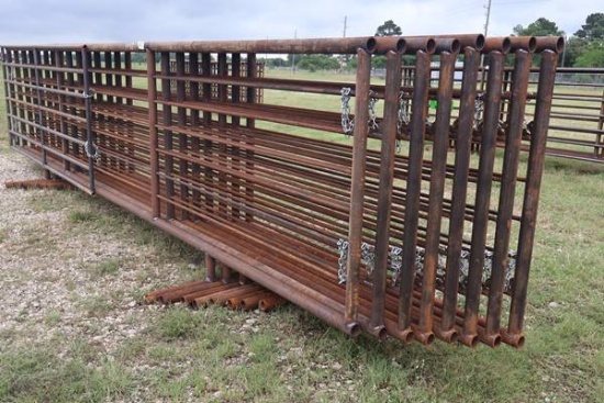 8-24' FREE STANDING PIPE PANELS WITH 1-12' GATE