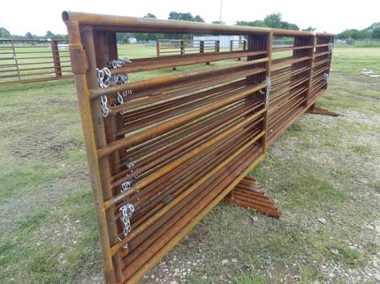 8-24' FREE STANDING PIPE PANELS WITH 1-8' GATE