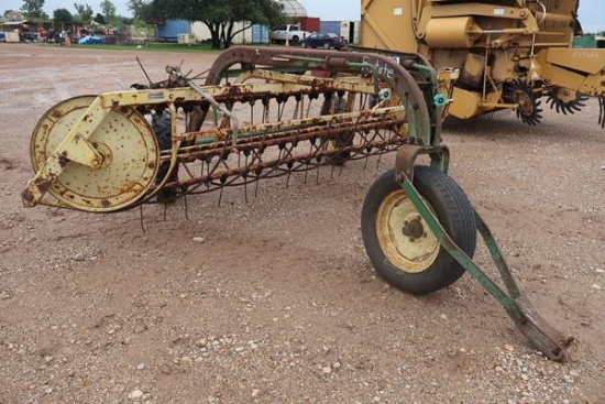 JOHN DEERE 670 HAY RAKE W/DOLLY WHEEL