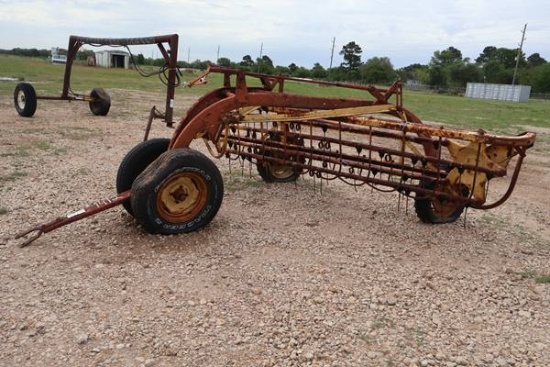 NEW HOLLAND 258 HAY RAKE