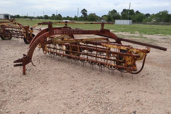 NEW HOLLAND 258 HAY RAKE
