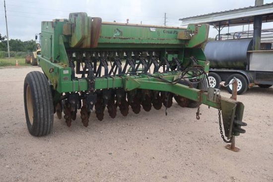 GREAT PLAINS SOLID STAND 10 NO TILL DRILL