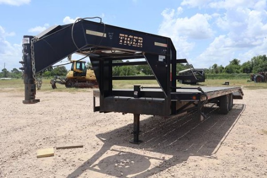 2017 TIGER GN 25' DOVETAIL TRAILER W/RAMPS